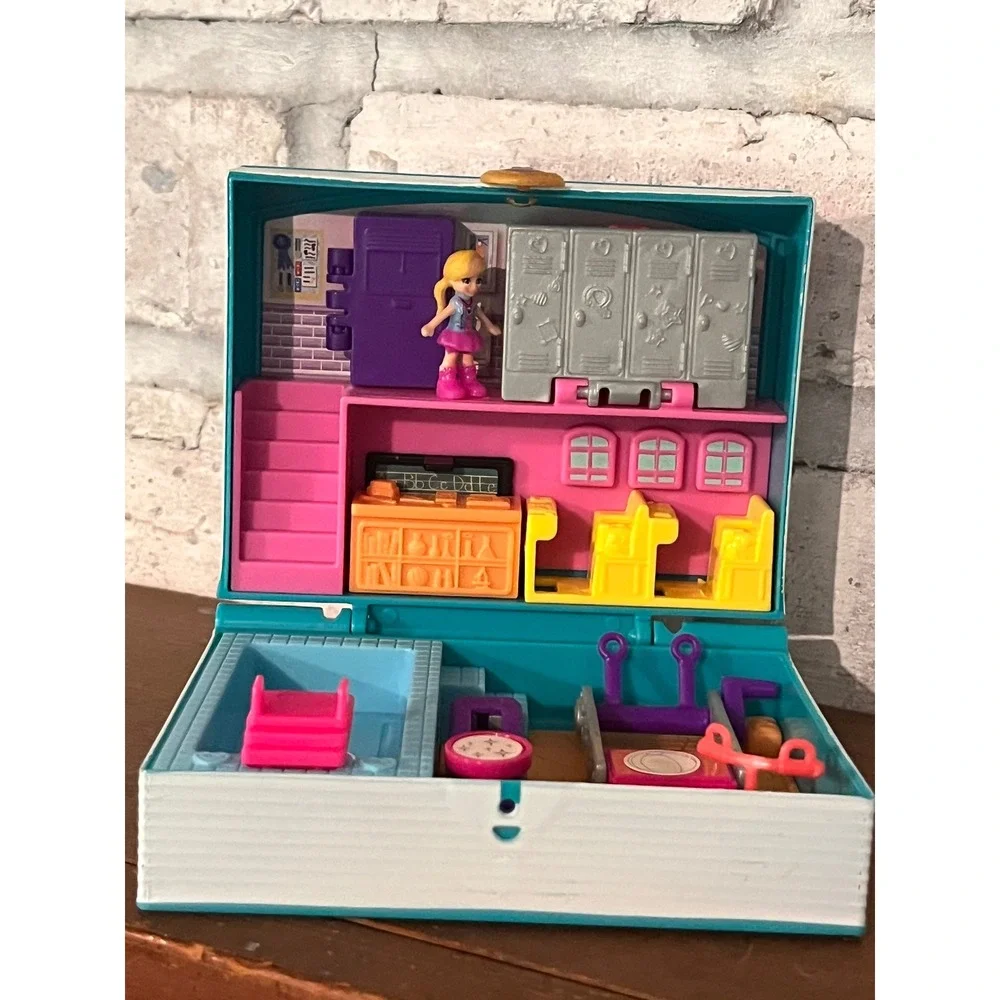 Polly Pocket Mini Middle School compact playset Includes one Polly